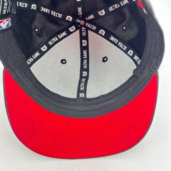 Ultra Game Chicago Bulls Logo NBA Classic Black Red Snapback Hat - Picture 8 of 10